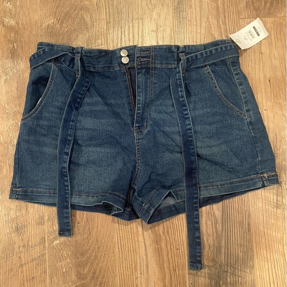 NWT NO Boundaries Women’s Jean Shorts with Belt Size XL - Picture 1 of 5